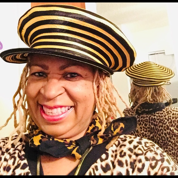 Meet your Posher, Patricia - Happy Poshing 🤩 - Picture 8 of 8